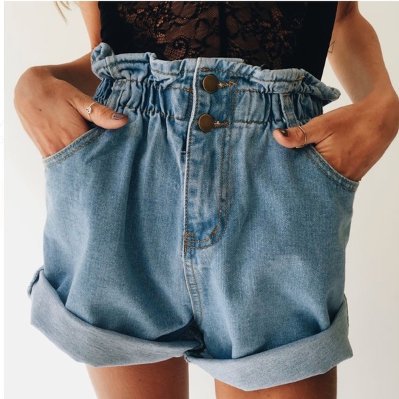 scrunch waist shorts